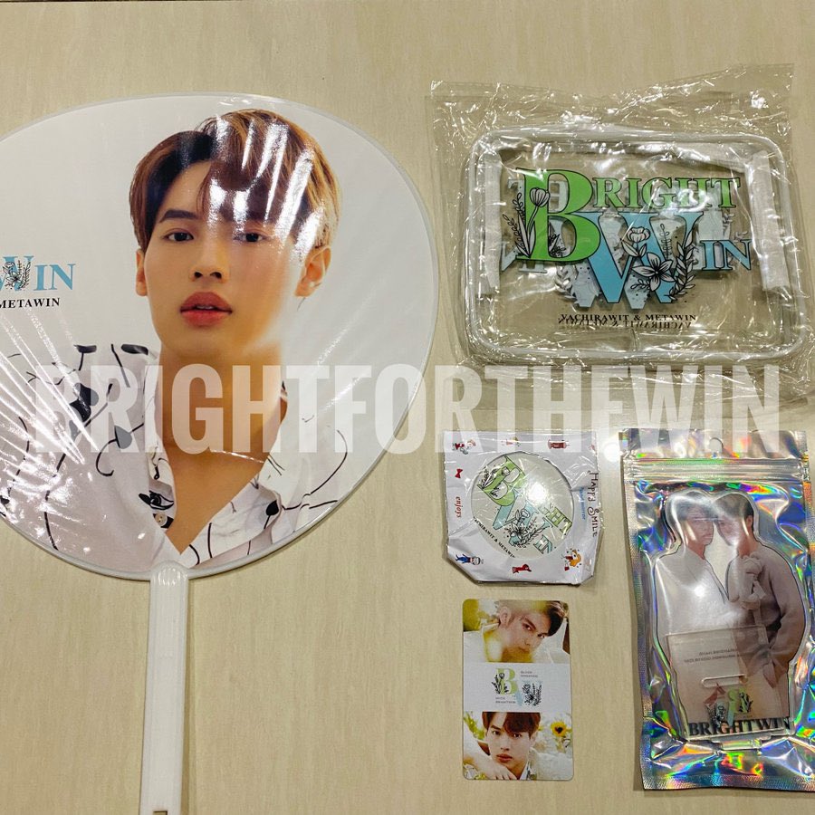 brightforthewin's tweet photo. wts lfb selling ph

@/BloodDonationBW souvenir set
- card, image picket, clear pouch, standee, mirror
- php 900 whole set

🏷 bbrightvc winmetawin brightwin ไบร์ทวิน onhand merch https://t.co/XrQr92mWR1