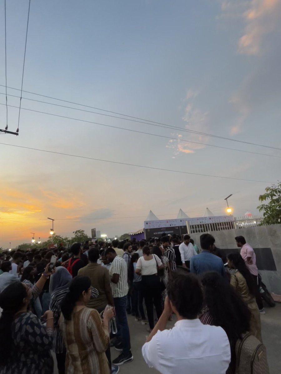 Vigneshmurali95's tweet photo. To those who are saying you should have been early, attaching the pictures below. 

This was 5:30-6pm &amp; people were confused  which way to enter. If the organisers were there they could have stopped this. 

#ARRahman #arrahmanconcert 

@actcevents @arrahman https://t.co/NjQNyjihtf