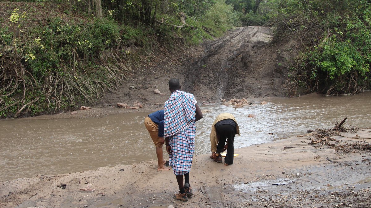OfisiMbunge's tweet image. "Tunakwenda kuwangunanisha wananchi  wa Kitongoji cha Sero chenye wakazi zaidi ya 7000 kwa ujenzi wa Daraja la #Mto wa #Sero kata ya Ololosokwan kupitia Miradi ya #TASAF likalojengwa mwaka  huu 2023 na Kurahisisha upatikanaji wa Huduma kwa wananchi" Mhe.Emanuel Shangai (MB)