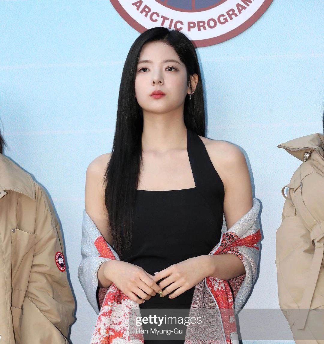 starfess's tweet photo. Lewat teel. Mau tanya dong, dia ini emang tipe orang yg agak "cuek/judes" gitu apa keliatannya aja???😭😭😭😭🙏 -star https://t.co/v5DeNHt1MI