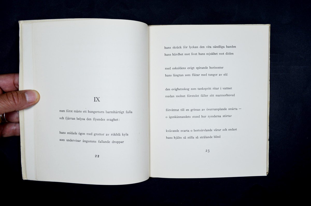 Erik Lindegren: MANNEN UTAN VÄG, 200 ex. Originalupplaga, 1942

Auktionen på Tradera: tradera.com/item/341201/60…

#ErikLindegren #Mannenutanväg #skönlitteratur #poesi #författare #lyrik #SvenskaAkademien