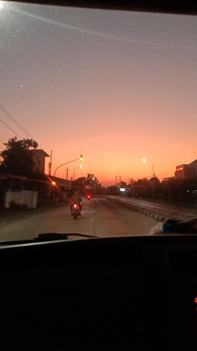 Wendian1707's tweet photo. Ada kemungkinan ini bakal sedikit berat, meninggalkan segala sesuatu yg nyaman, baik orang, tempat, waktu, suasana,ocehan, bahkan udara yg nyaman.

Alasan apa yg harus dirancang buat bisa kuat? https://t.co/HBIgcKwA6d