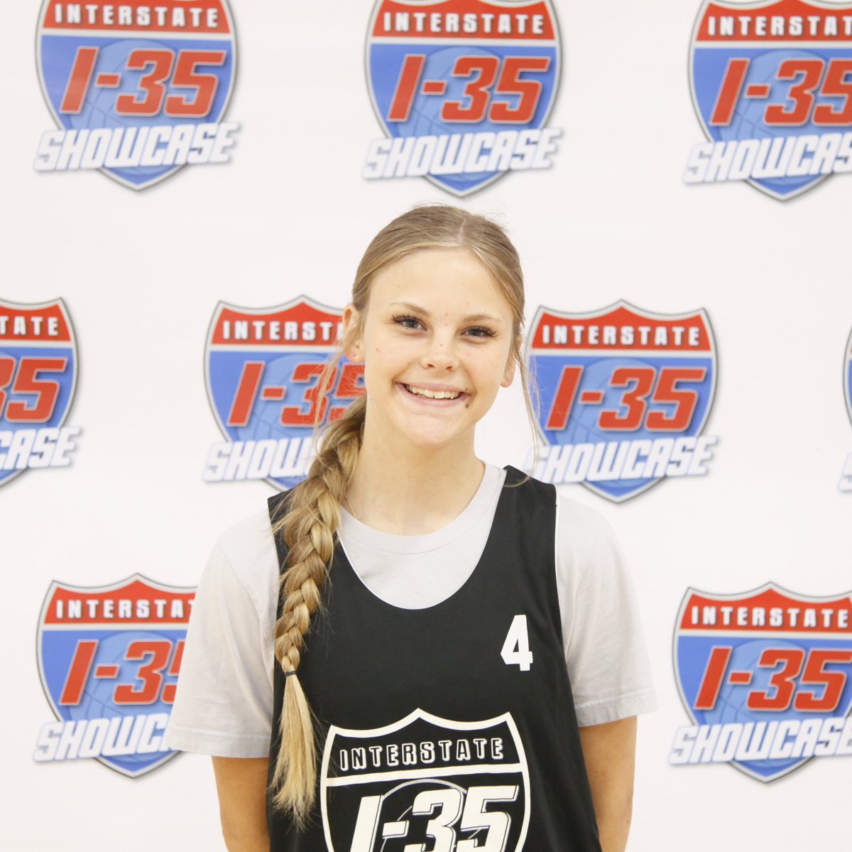 shockselect2026's tweet photo. @coachjvick1's notes are accurate. @anna_standlee did it all summer. Go check her highlights. Long and athletic. Can play defense too.  @PGHCircuit @I35Showcase_GBB https://t.co/BDmZZebQeJ
