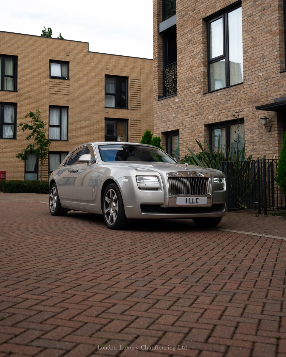 LLCCARS's tweet image. Embrace Elegance, Ride with Grace. Experience the Timeless Luxury of our Chauffeured Rolls-Royce Ghost. #LondocChauffeurs #LLCcars