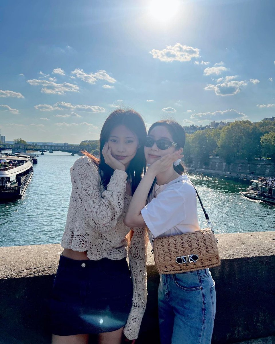 BabyBattenBerg's tweet photo. AHHH DATZU PARIS DATE!! π₯°
#Tzuyu #Dahyun #Twice #π€π
#Datzu #Cuties #π«π«
They're So Friggin Beautiful ππ«°
#TWICE_5TH_WORLD_TOUR_IN_Paris
#DatzuDate #PrettyInParis #π« π«π· https://t.co/eiaVn9yIJv