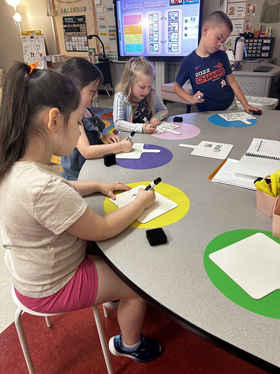 candrewsRLA's tweet image. Kinder kiddos can do big things week 6 of school! @ParkwayBulldogs #smallgroup #encoding #amplifyboost