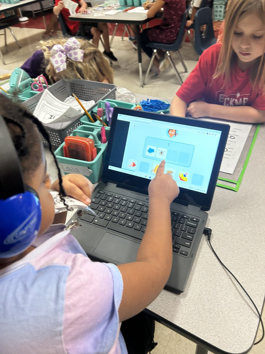 candrewsRLA's tweet image. Kinder kiddos can do big things week 6 of school! @ParkwayBulldogs #smallgroup #encoding #amplifyboost
