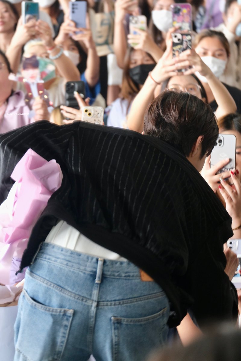 mintkankawee's tweet photo. ความน่ารักของพี่เสือ 💜

#WelcomeHwangInYoupToThailandAgain
#วันนี้ประเทศไทยมีอินยอบอีกแล้ว
#Piaget #PiagetxHwangInYoup
#MaisonOfExtraleganza 
#ฮวังอินยอบ #HwangInYoup 
#황인엽 https://t.co/HlbrmWfjxO