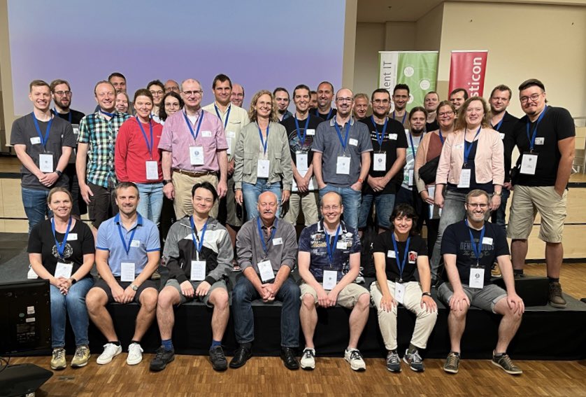 Live vom <a href="/JavaForumNord/">Java Forum Nord</a> in Hannover! Heute tauchen wir wieder in die spannenden Tiefen der Java-Welt ein 😁 Wir freuen uns auf anregende Gespräche und den Gedankenaustausch mit anderen Java-Enthusiasten!
#JavaForumNord #JFN2023 #miteinander #mitwirken #goldsponsor #eckcellent_it