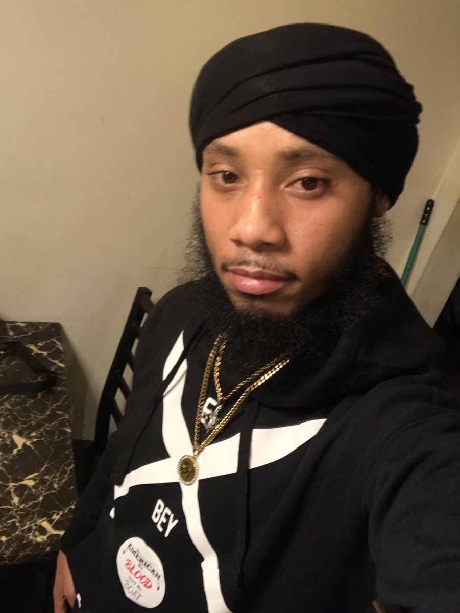 ATrueBey's tweet photo. Always Turbaned up 👳🏽‍♂️🚩 #TawaheedahConfederates #tribe &amp; #bodypolitic #Moors who are Muslims. &amp; clearing confusion &amp; giving the Islamic dawah=calling to Moors &amp; overall putting the Sunni-Muslims (Ahlus Sunnah Wa’l Jamaat) to the Moorish ppl’s of America! https://t.co/NG3Rz5Q224
