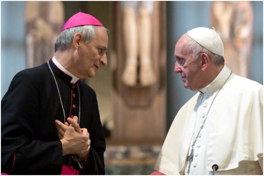 ROMA_News's tweet photo. Il Card #Zuppi vola oggi a #Pechino, continuando la missione che Papa Francesco gli ha affidato. L’importanza del coinvolgimento della #Cina per trovare una soluzione alla #guerra in #Ucraina è fondamentale https://t.co/aFUxsylpEv