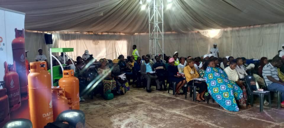 FemmesRdc's tweet photo. Nous invitons la population de Bukavu à venir prendre part aux formations sur l’utilisation de ces outils. JIKO et le Réchaud à gaz vont aider à réduire la destruction de l’environnement par la déforestation. @PNUDRDC @fonaredd @UNCDF @FemmesRdc https://t.co/N62LdhfYFi
