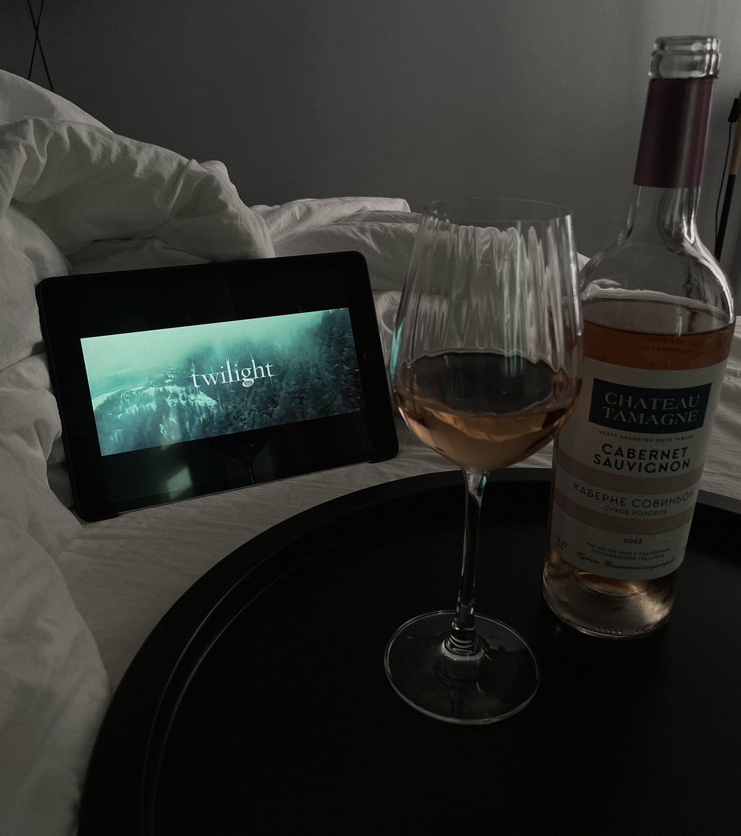 осень - время пересматривать главную вампирскую сагу XXI века.