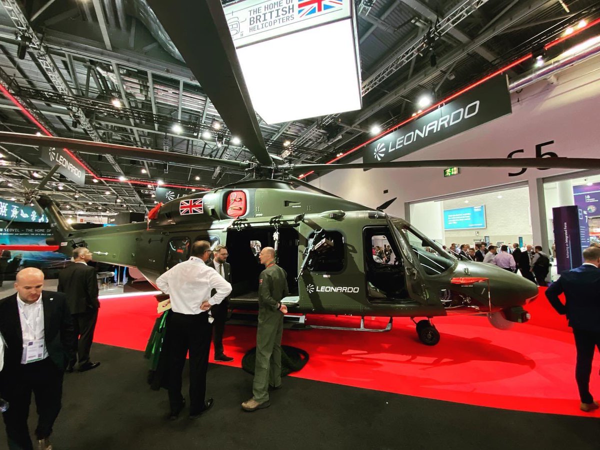 Small thread of what italy is showcasing at #DSEI23. Leonardo showcases the AW-149 armed with Hellfires.  Furthermore they’re placed on the HSRL by Marvin test solutions. The rail supports all Hellfire II (including Romeo) and Longbow Hellfire variants.