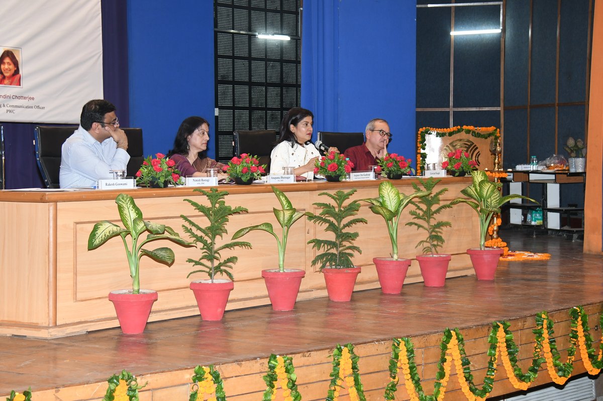 IIMC_India's tweet photo. During #Orientation23, the Chief Guest, Ms. @anjanaomkashyap said, "Hard work is the sole path to success." She further emphasized the importance of meticulous fact-checking, scriptwriting skills & profound understanding of subjects to ensure unassailable expertise in the field. https://t.co/XMCA13OIWz
