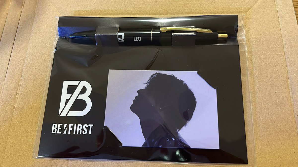 runkuwa11's tweet photo. BE:FIRST交換よろしくお願いします🙇‍♀️

BMSG shopボールペン🖊️

譲:LEO

求:JUNON（別の特典でもOK）

BMSGフェス、テレ朝フェスなどの現場でも郵送でも大丈夫です🙆‍♀️

#BEFIRST交換 https://t.co/hQxJurpAue