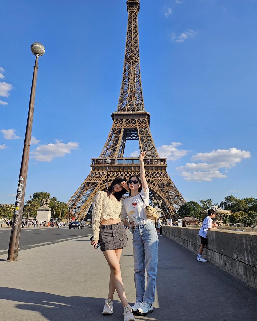 pinkdoggo29's tweet photo. 230912 🦌🤍📸 (1)

“Finally saw it for the first time.. Eiffel Tower📍📸”

#TZUYU #TWICE #트와이스 https://t.co/w8rfv62Q3c