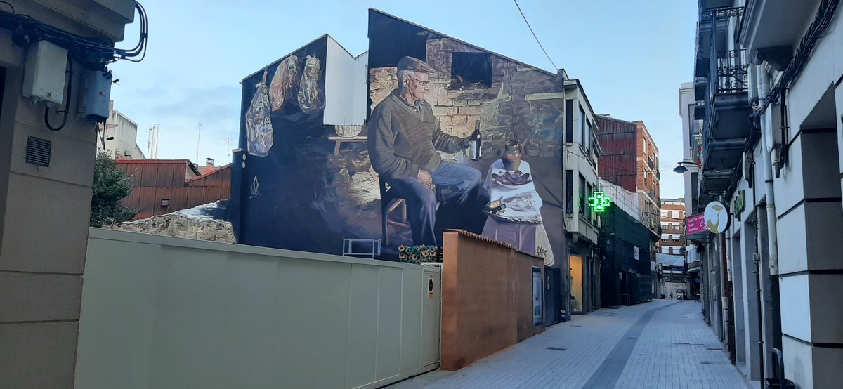 Pascalsano's tweet photo. Wall painting in #Astorga. #Camino  #Caminofrances #Caminodesantiago https://t.co/m8b5HWbgke