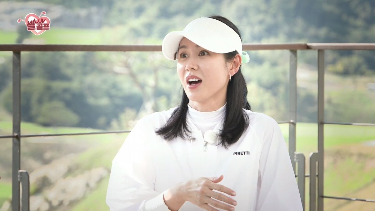 RaphaellaGalla2's tweet photo. She's so expressive, i love her, she's so cute, she's so funny, her laugh is like a medicine, how her eyes changes emotion from time to time, her hand gestures and etc. Oh god, i love this woman! 😭😭😭

#SonYejin #손예진 https://t.co/s6rqymRmnl
