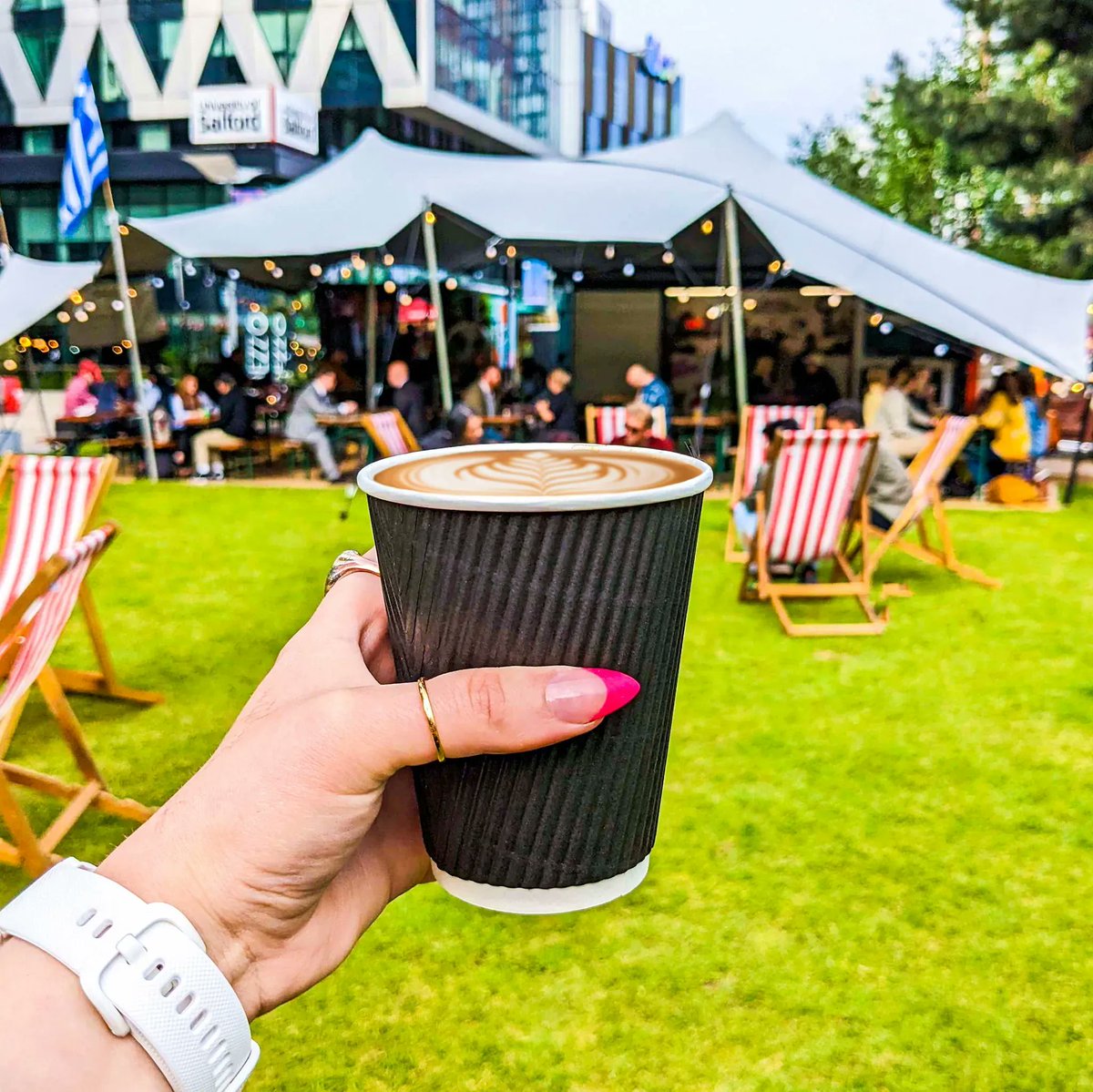 It may be drizzly outside and the sunshine may have left us for a while but Beigel are on hand with their incredible speciality coffees as well as some delicious, fully loaded handmade bagels and cakes!

Take a break from the office and treat yourself ☕️🥯🧁