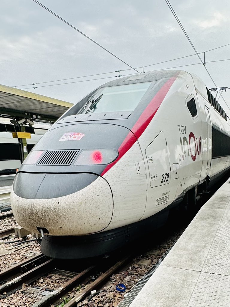 AreaTaka's tweet image. 本日はE4系Maxで移動しながら朝飯🚄 #inoui #TGV