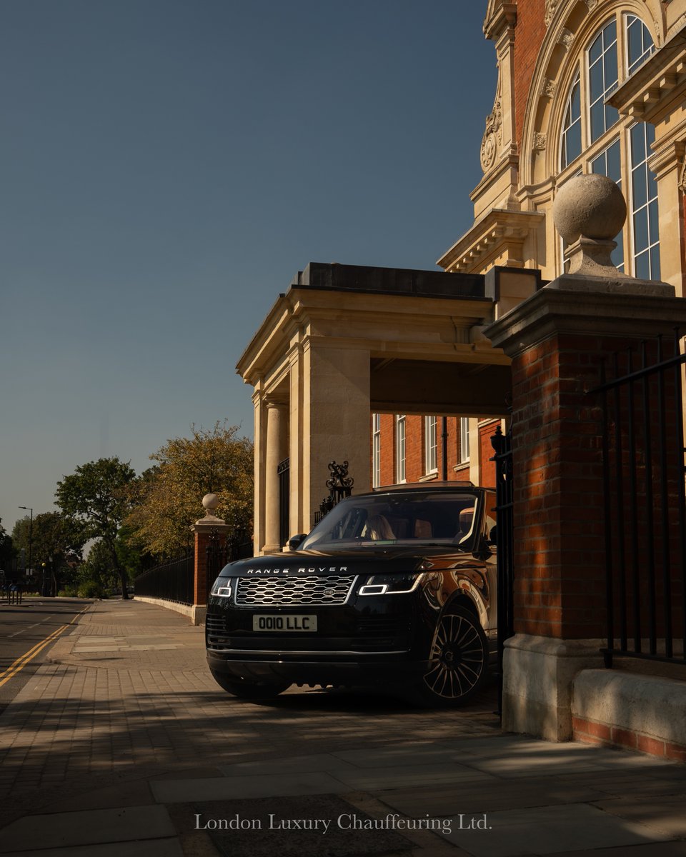 LLCCARS's tweet image. Arrive in Elegance, Depart in Grandeur. Our Chauffeured Range Rover Autobiography: Where Luxury Meets Every Destination. #LondocChauffeurs #LLCcars