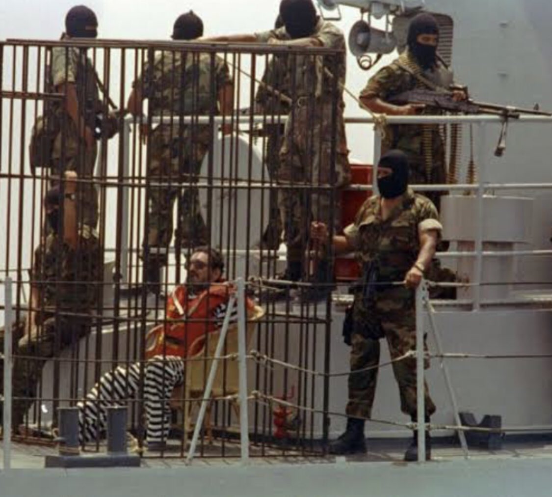 CalistoGiampiet's tweet photo. Celebro el haber sido parte de esa historia y a las pruebas me remito (traslado de Guzmán a la Isla San Lorenzo). 
Hoy se cumplen 31 años de la captura por el GEIN de Abimael Guzmán, el más cruel y sanguinario terrorista del Perú. 
Sendero fue derrotado militarmente, nos falta aún limpiar sus estragos en el país.
En el Perú no existió conflicto armado interno, fue TERRORISMO.
Yo le preguntaría frente a cámaras uno a uno a todos los Congresistas del 🇵🇪…. 
Condena usted las acciones criminales de Sendero y el MRTA en nuestro país?…Si o No? 
Quienes creen que contestarían que no? O evadirían la pregunta? ..los leo!!!!
#despiertaperudespierta