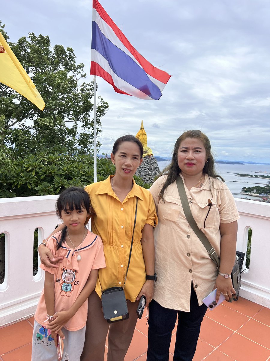 cyp_spr's tweet photo. เกาะศรีชัง 
“พา แม่ / หมู / ลิง เที่ยว” https://t.co/dG8WoY3Xxe