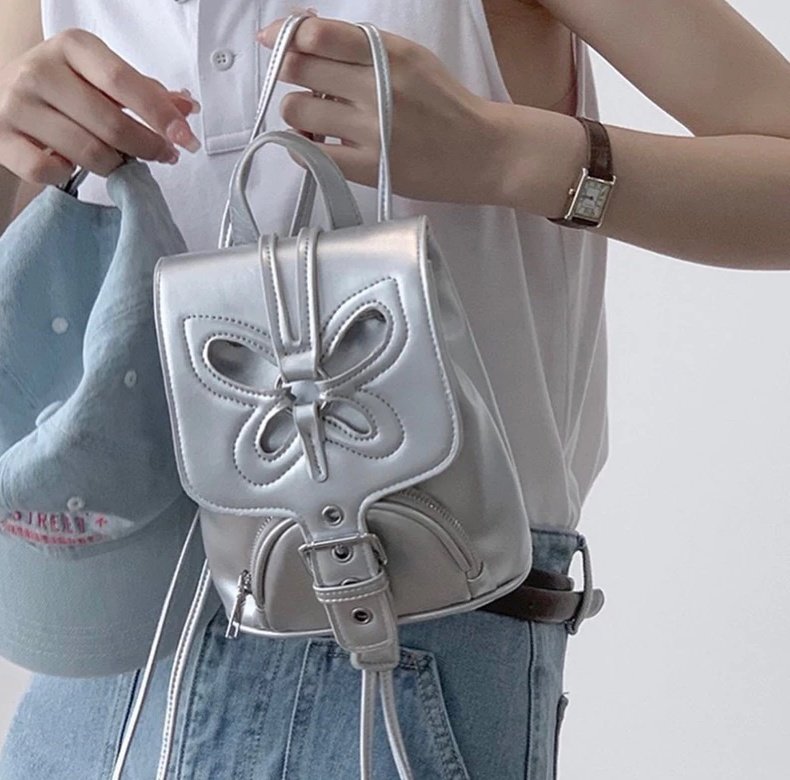 cutieepieezzz's tweet photo. butterfly themed stuff on shopee
ʚĭɞೃ⋆˚✿˖°

a thread 🦋

bag | top | necklace | hair clip | pants | sweater | case | handbag | backpack https://t.co/jZFf5B8TIW
