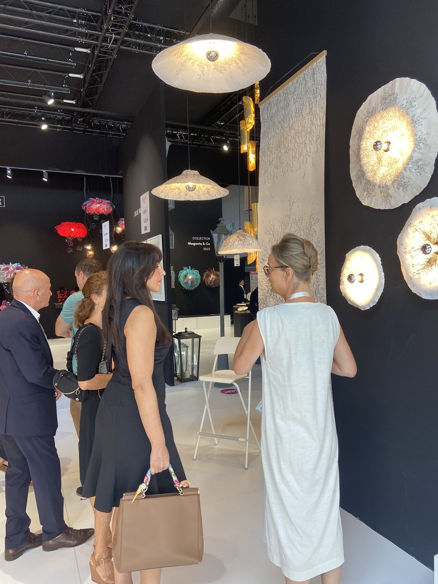 Notre Présidente la Princesse <a href="/Yasmine_Murat/">Yasmine Murat</a> a été reçue par le Président d’Ateliers d’Art de France <a href="/ateliersdart/">Ateliers d'Art</a> @stephanegalerneau , pour une visite officielle du salon @maisonetobjet que le syndicat organise chaque année. Une visite qui marque son soutien au artisans d’art 🇫🇷