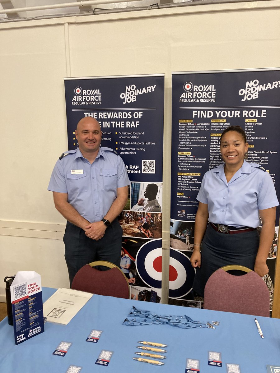 JoCorneyDWP's tweet image. It was a great day with @RAFJobsYks_Hbr at the #Grimsby #Jobs Fair at Cleethorpes Memorial Hall, promoting the latest jobs and opportunities with the RAF   #GrimsbyJCP #NEYH #DWProud