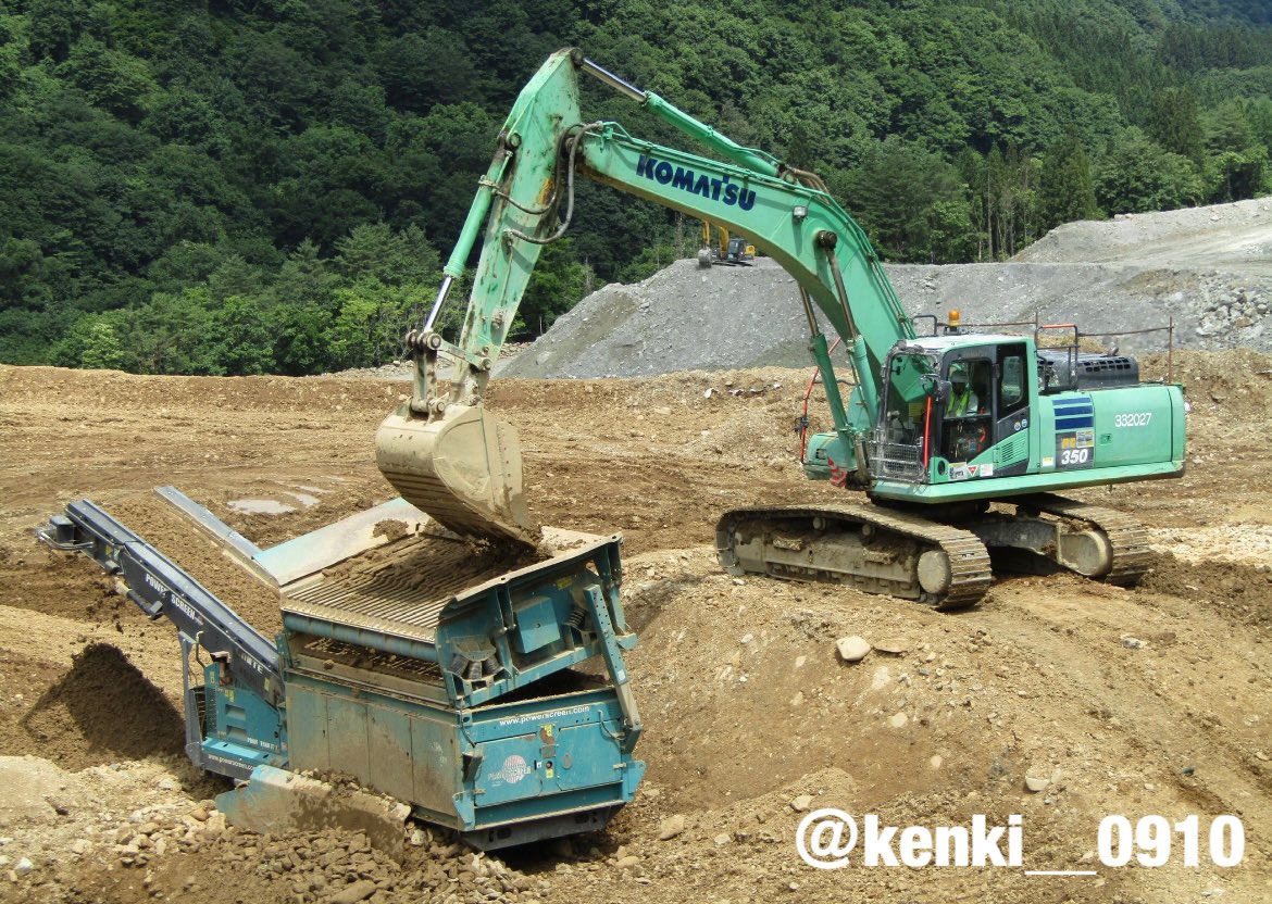 KOMATSU PC350
HITACHI VR512  
POWERSCREEN  Powertrak750
#建設機械 #重機 #成瀬ダム #コマツ #日立建機