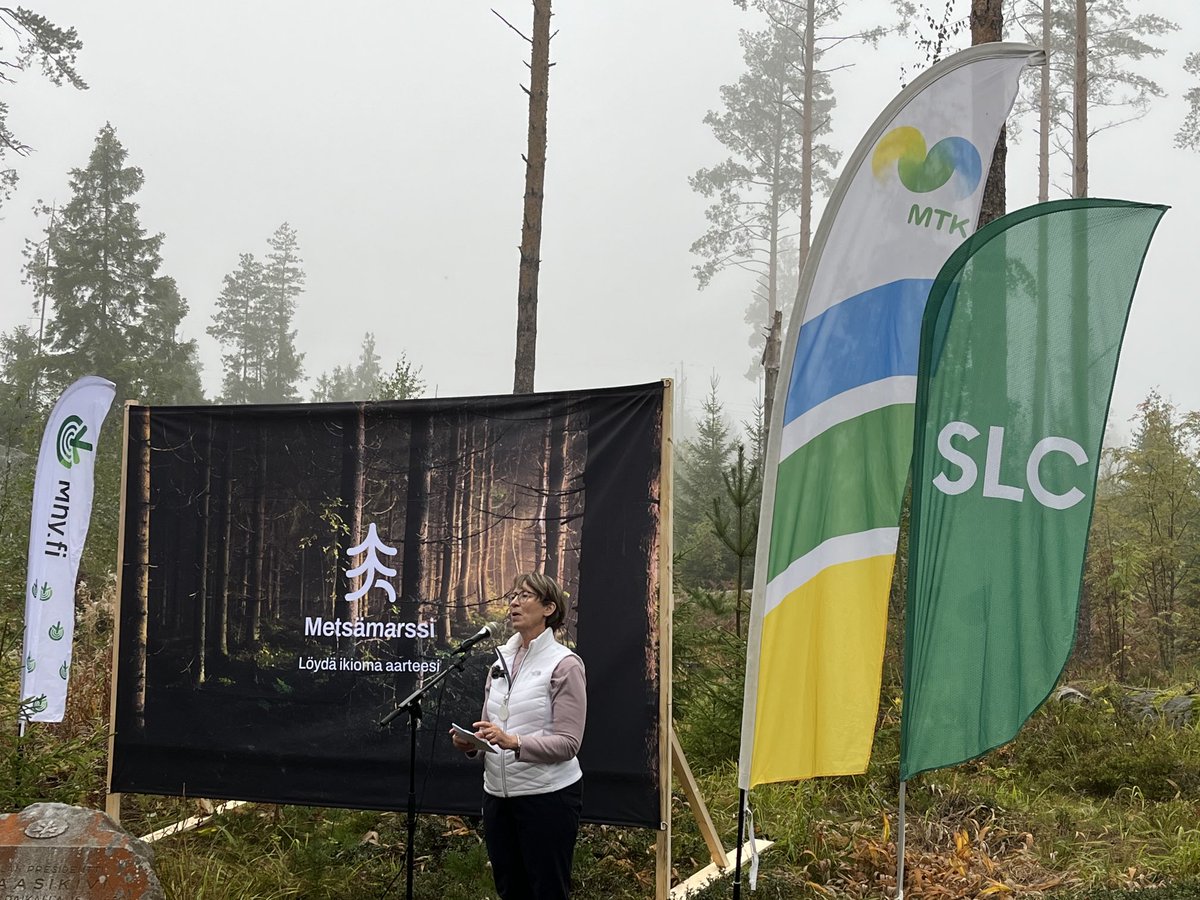 Minister ⁦<a href="/SariEssayah/">Sari Essayah</a>⁩ öppnar #skogsmarsch2023 #metsämarssi2023 Skogen kan uppfylla flera olika mål på samma gång. Ekonomi, mångfald och klimat.