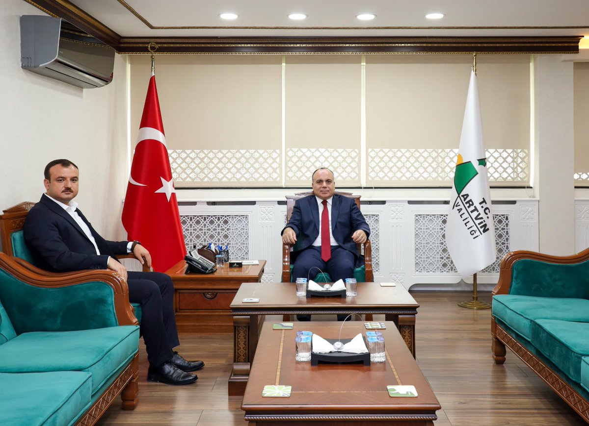 Valimiz Cengiz ÜNSAL, Akmercan Doğalgaz Şirketi Artvin Bölge Sorumlusu Akif GÜMÜŞÇIBIK'ı makamında kabul etti.

#Artvin
