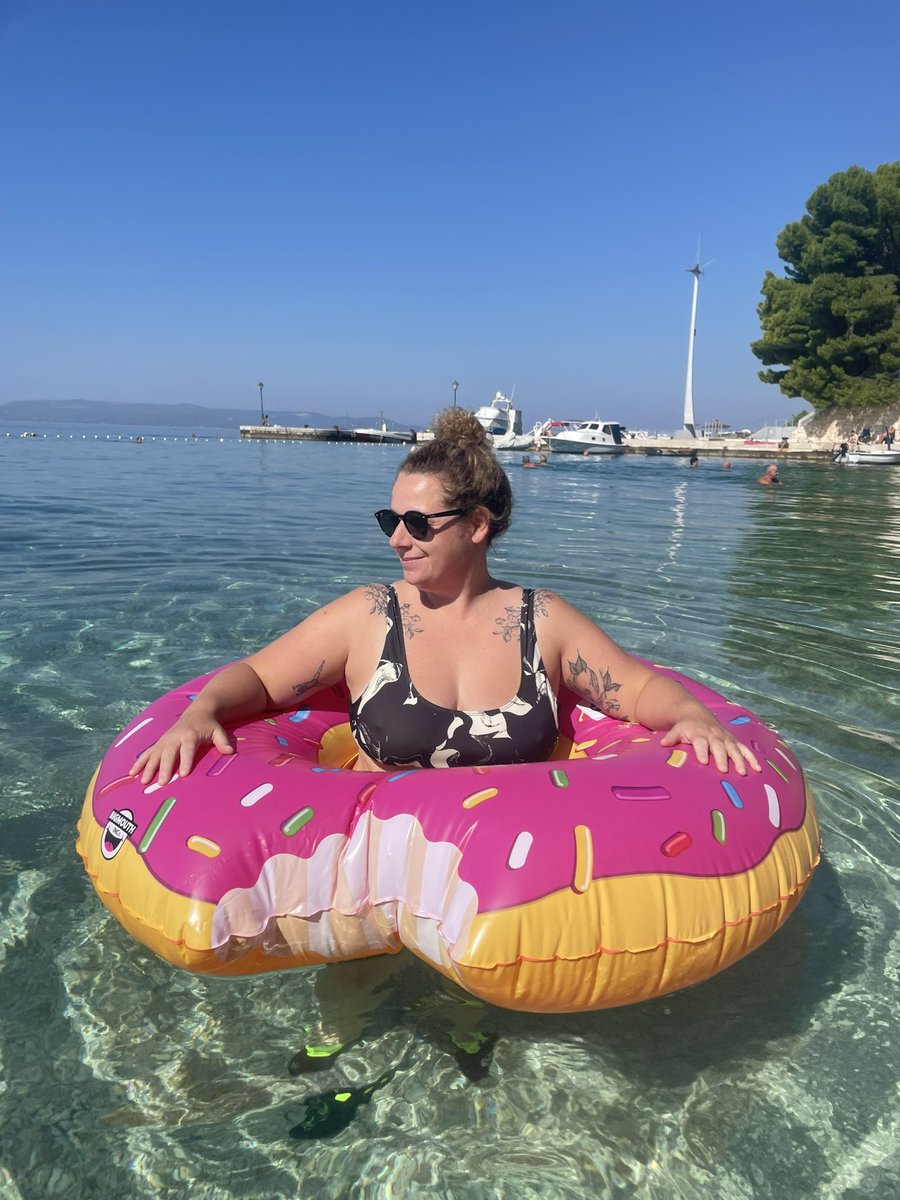 RachelTrelly's tweet photo. 🍩🍩🍩 #TanningTuesday #Croatia #Makarska #Holiday #Vacay https://t.co/1I9cPd641R