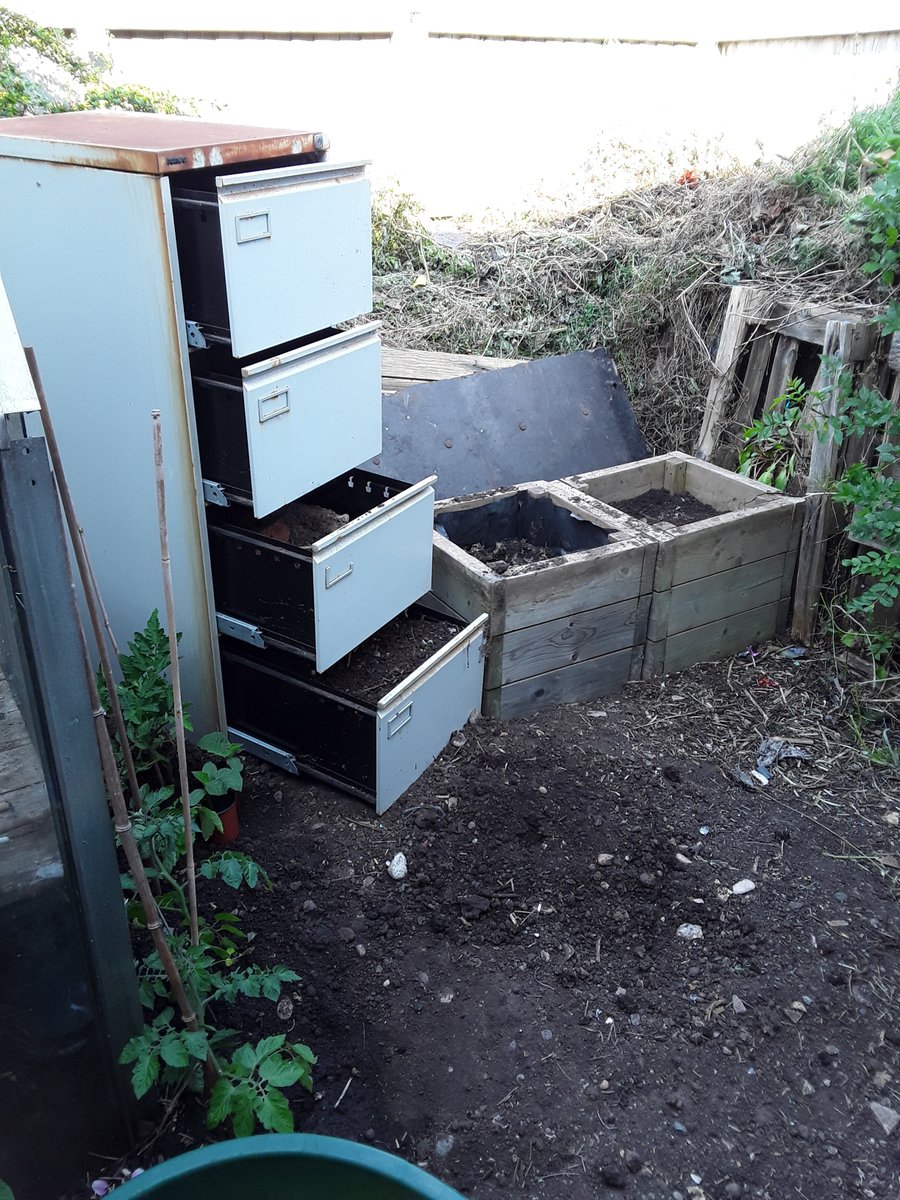 WelcombeHills's tweet photo. Before summer pupils from The Hollow started a new gardening project.
The pupils worked extremely hard over the term.
We entered the Stratford in Bloom competition and received a Highly Commended certificate,

This is an ongoing project, and we hope to share more photos https://t.co/2uIjhWT1o6