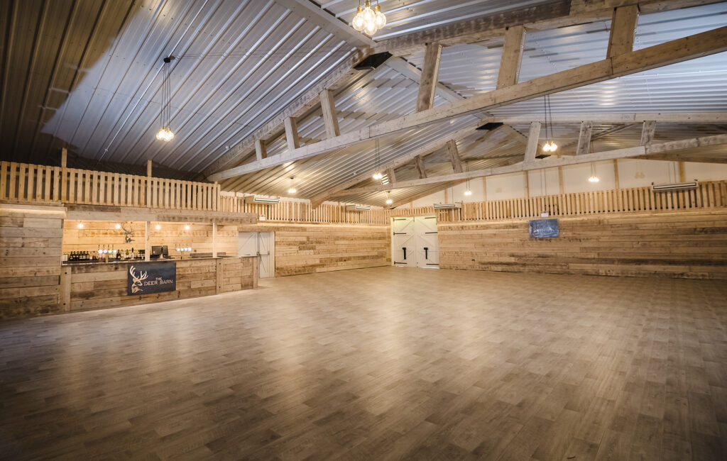 Venues_org_uk's tweet image. .@DeerBarn is a stylish yet rustic venue. It features beautiful wood-panelled walls, a balcony, modern feature lighting, and a licensed bar. This venue is the perfect place for your #specialcelebration #weddingreception or #corporatefunction.
bit.ly/45K3e0r
#thedeerbarn