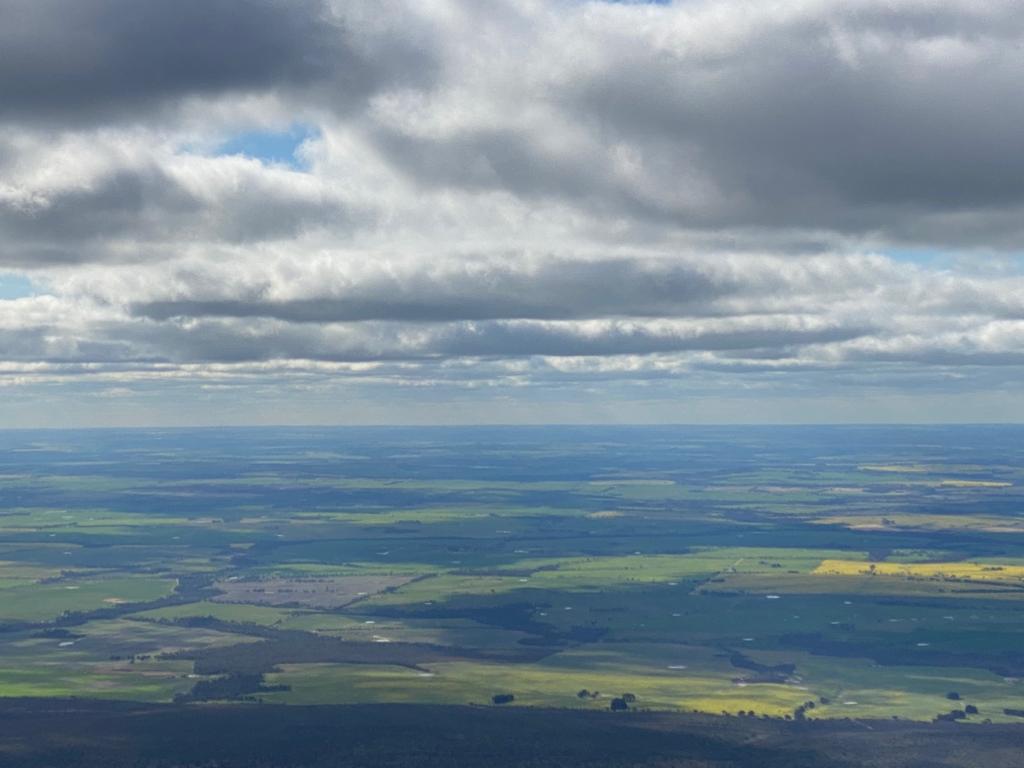 View from the top, Bluff Knoll ⛰️

#perth #perthisok #bluffknoll #spring #bloom #hiking #travel #nature #NaturePhotography #s23 #Australia #view #scenic #mountains #clouds #peak