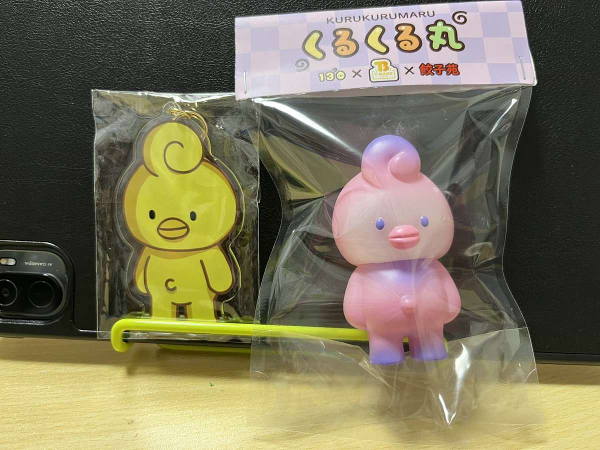 Utaro_games's tweet photo. くるくる丸餃子宛ゆめかわカラー
きました😆
想像してたより鮮やかで艶消しな
感じがまた今までに無い雰囲気で
GOOD👍
他で買ったくるくる丸アクキーも
きたけど、使うの勿体なくて飾るw
#130号
#くるくる丸
#T_BASE https://t.co/8n7qKi5OAa