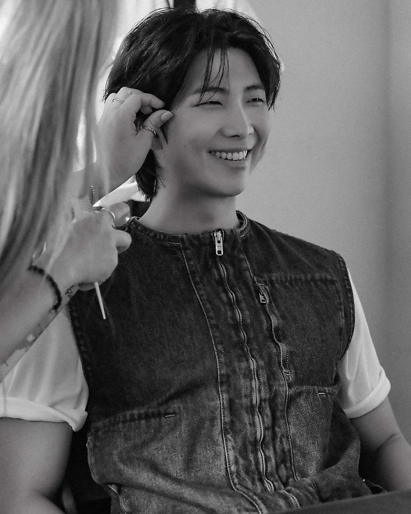 Happy birthday uri leader <a href="/namjomn/">RM.</a> ..  wish you all the best.. apobangpo 💜💜💜