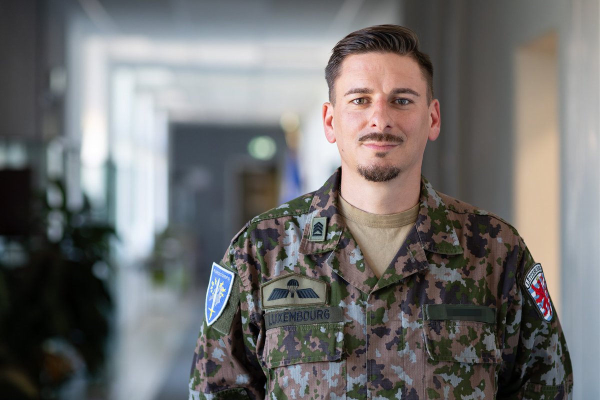Portrait 🎙'Serving as a Luxembourgish NCO in this military organization makes me proud and I'm grateful for being part of it. Togetherness, camaraderie and teamwork in our multinational environment is the key to our success.' 

Alain 🇱🇺

#OurHeroes #UnitedForEUROCORPS