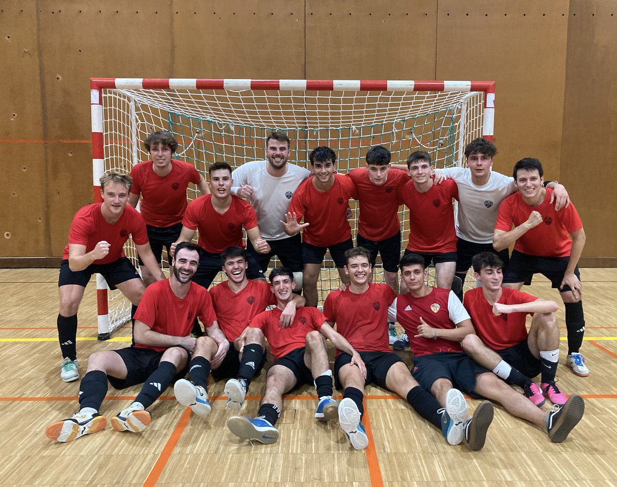 CFSEixample's tweet photo. #ClubCFSE
🔛 Tanquem una nova jornada d'amistosos, amb tots els equips en acció.
👉 El #JA, a les portes d'iniciar la competició, va imposar-se a la final del torneig del CNS.
📸 Els Sèniors A i B van desplaçar-se a Vilassar, aconseguint dues victòries.
#SomEixample ⚫️🔴 https://t.co/X0u82ln1N8