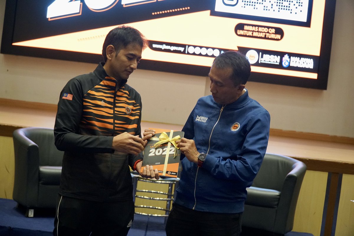 JBS_Negara's tweet photo. Town Hall Ketua Pengarah JBSN Bersama Warga Perkhidmatan Belia dan Sukan! 🔥⚡

Ketua Pengarah JBSN, Tuan Mohd Azhari Mohammad telah mengadakan Sesi Town Hall Bersama Warga Perkhidmatan Belia dan Sukan yang Berkhidmat di Luar JBSN bertempat di Podium KBS 📍 https://t.co/VzcvW1oBRx
