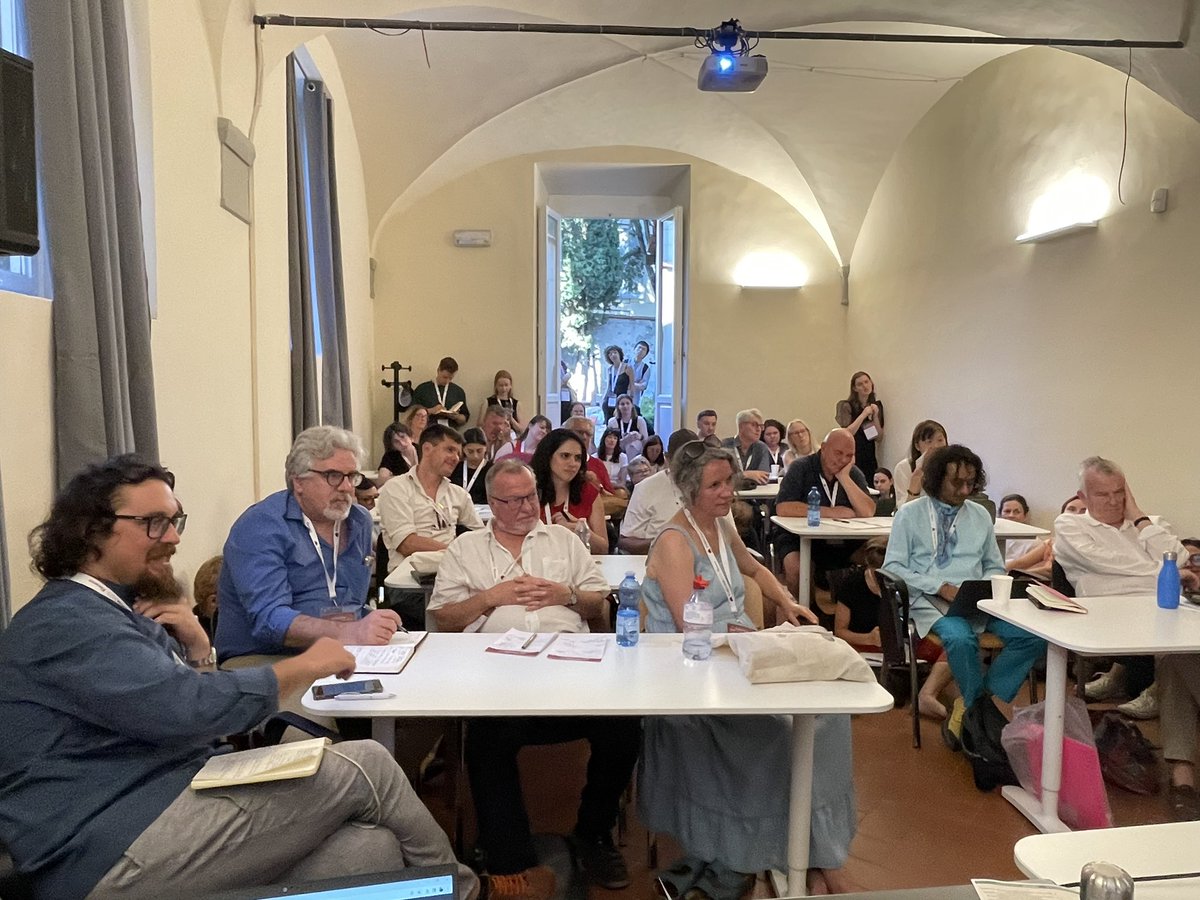 Thanks to everyone who came to our panel on Decolonising the Criminal Question & sat in the heat, on the floor, & out the door! @esc_eurocrim #EuroCrim2023 Huge thanks to the collection editors @a_aliverti @a_chamberlen @HRDCCarvalho & Máximo Sozzo *All chapters #OpenAccess