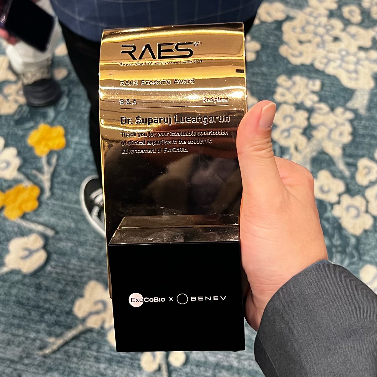 DrSuparuj's tweet photo. INTERNATIONAL EXOSOMES Conference AWARD 6thRAES 
RAES Exosome Award: CLINICAL CASE Award 

#exosomes #exosomestherapy #intimatecare #exocobio #exocobioexosomes #raes2023 #drsuparuj #demedclinic #หมอรุจชวนคุย https://t.co/u31mzJWflL