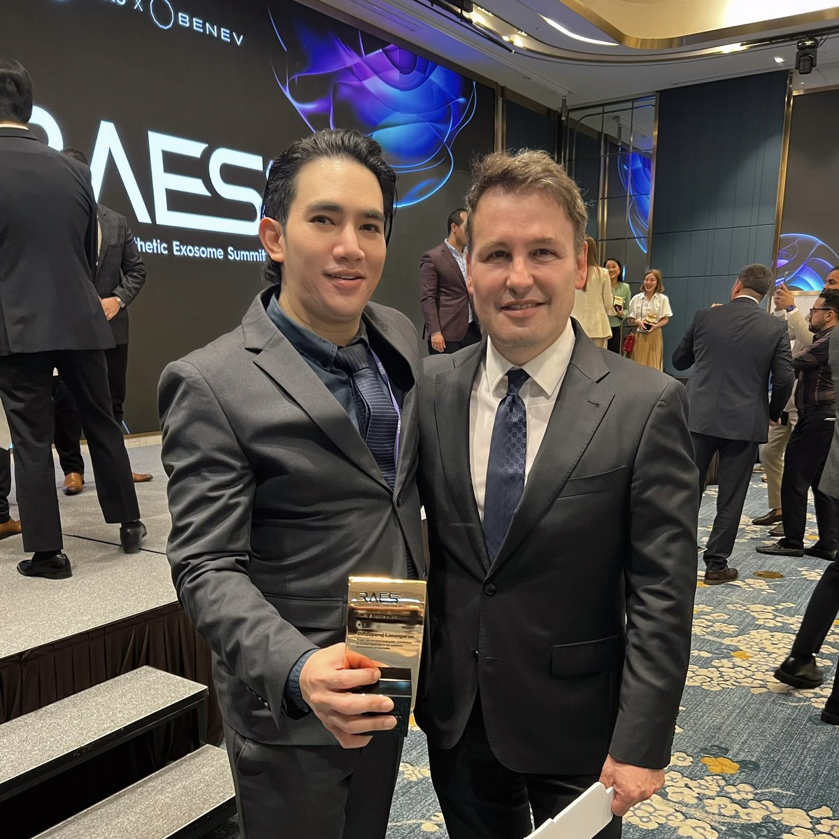 DrSuparuj's tweet photo. INTERNATIONAL EXOSOMES Conference AWARD 6thRAES 
RAES Exosome Award: CLINICAL CASE Award 

#exosomes #exosomestherapy #intimatecare #exocobio #exocobioexosomes #raes2023 #drsuparuj #demedclinic #หมอรุจชวนคุย https://t.co/u31mzJWflL