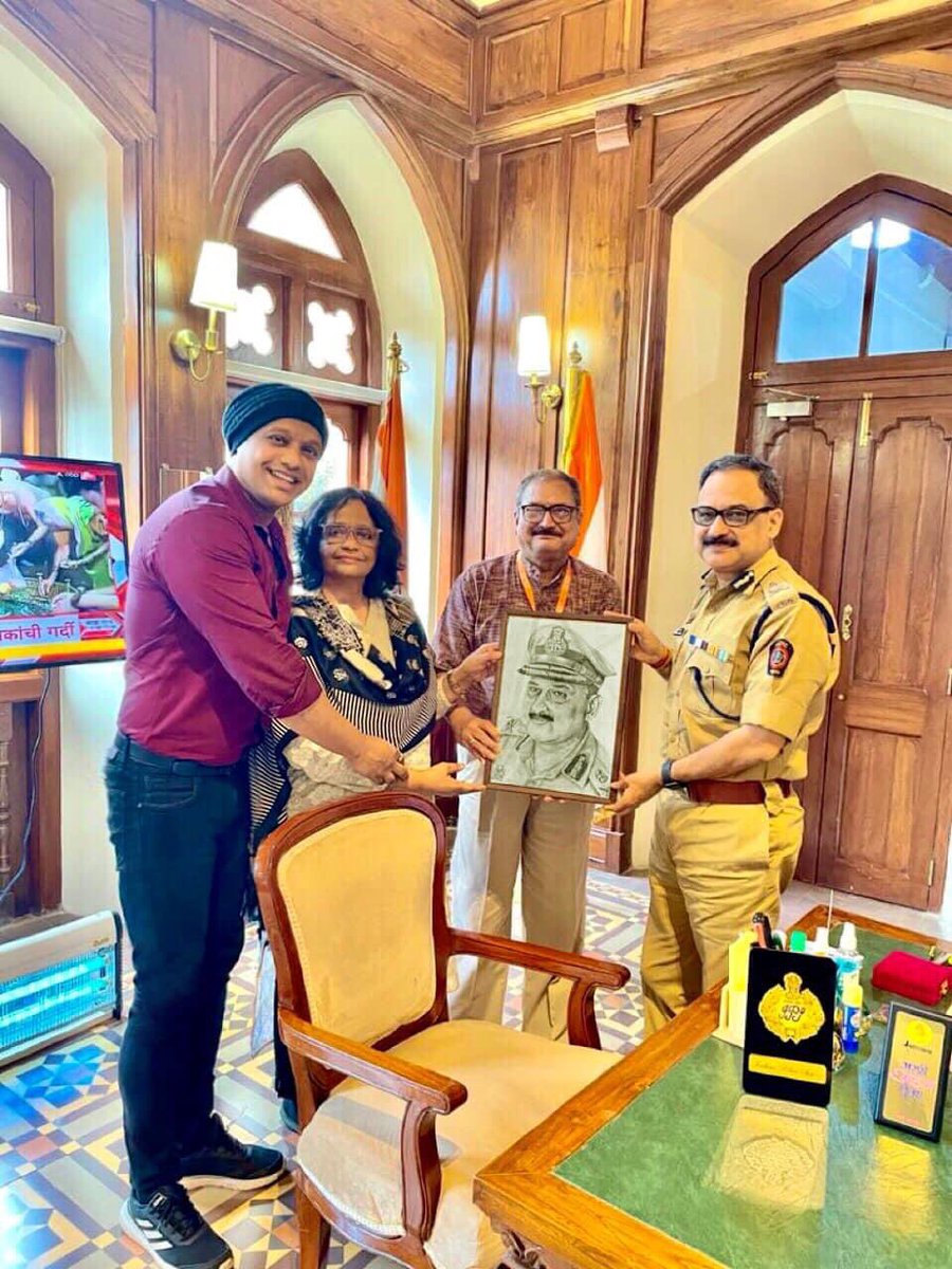 HrishikeshChury's tweet photo. Met the Police Commissioner of Mumbai, Shri. Vivek Phansalkar ji in his office &amp; gave him the sketch made by my mom, Smt. Mridula Chury along with family friend Shri.Chandrashekhar ji (Grandson of Shri.Dadasaheb Phalke ji) ! 
We also had a good long conversation on various topics https://t.co/q3YEuESeuT