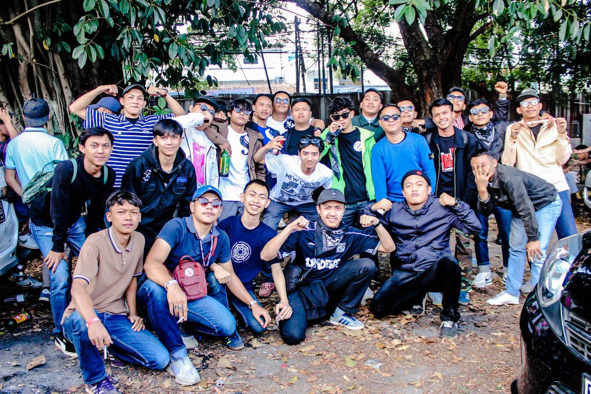 Itaintmee__'s tweet photo. Yang kacamatanya udah kebawah berarti dah ga control matanya!
Abi huungkul nu sadarrโ
Nuhunss #BandungExtraTimes8
@WeekenderSC https://t.co/tEeB0SUayc
