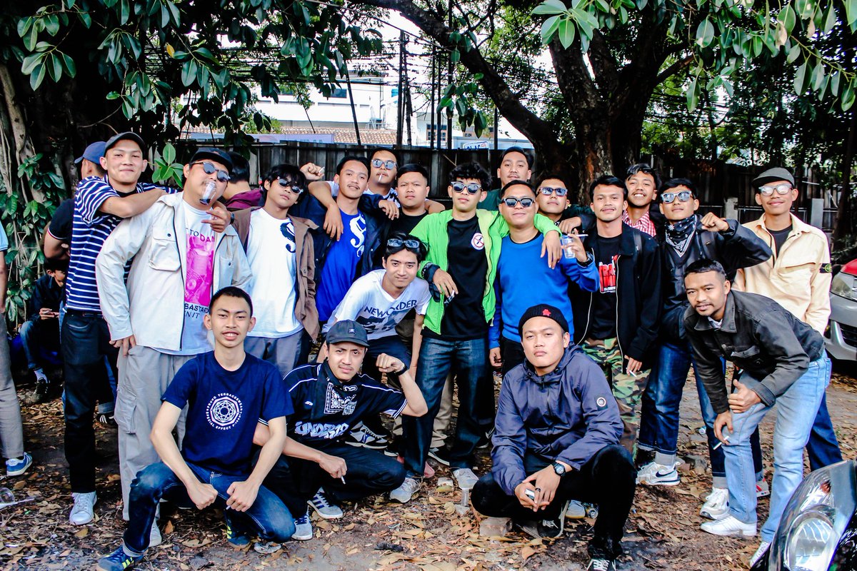 Itaintmee__'s tweet photo. Yang kacamatanya udah kebawah berarti dah ga control matanya!
Abi huungkul nu sadarrโ
Nuhunss #BandungExtraTimes8
@WeekenderSC https://t.co/tEeB0SUayc