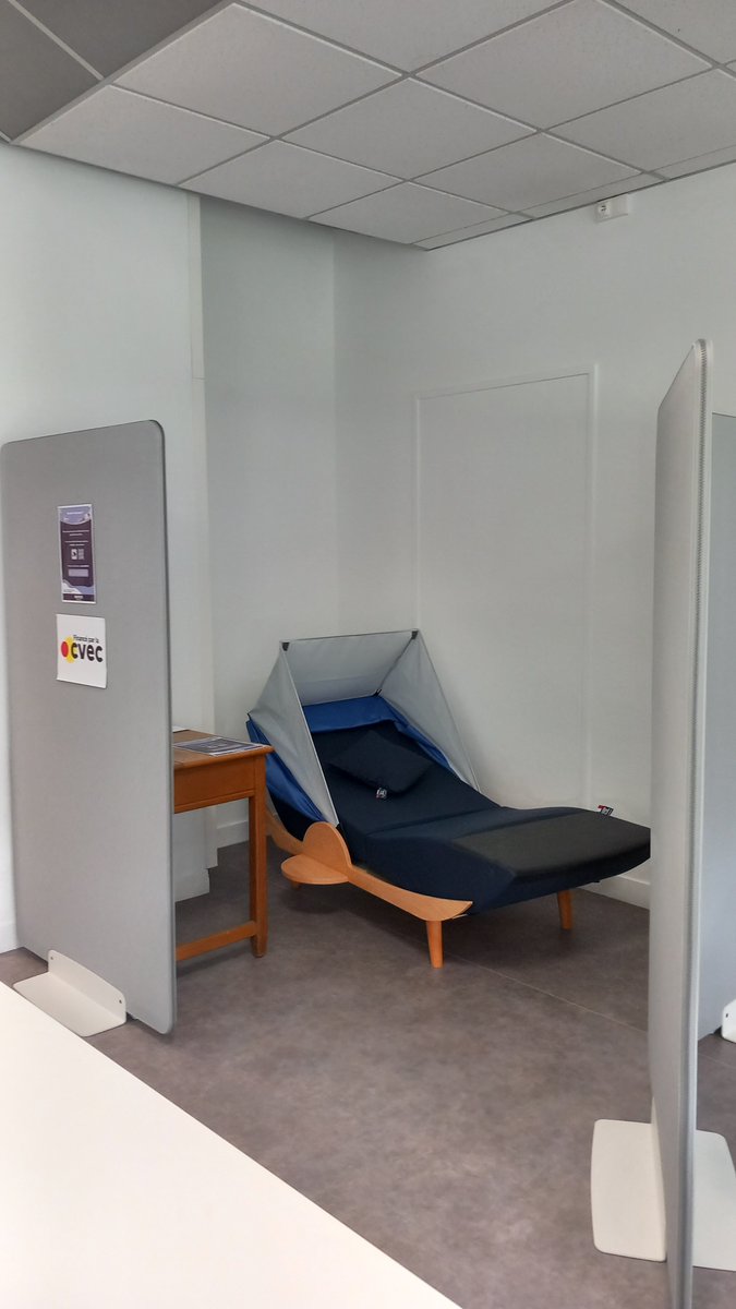 🆕😴 Besoin d'une pause ?

Un cocon de sieste, financé par le #CVEC, est mis à votre disposition dans l'espace étudiants de la #BU Gaston-Mialaret #Inspe #caen !

📱 Réserver votre micro-sieste via l'application <a href="/NapandUp/">Nap&Up</a>
ℹ️   cutt.ly/ywzLBRxs

#Services #BU
CC <a href="/BibUnicaen/">BU de Caen Normandie</a>